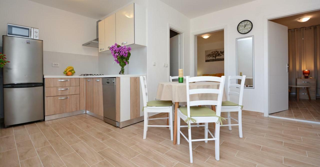 Apartmani Cesarec Basina Eksteriør billede